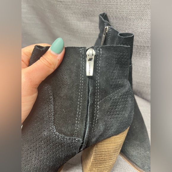 Vince Camuto Women’s Black Suede High Block Heeled Zip Ankle Booties Size 9 - Picture 2 of 7